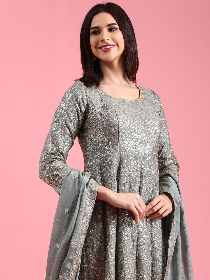 Neerus Green Chinon embroidered flared suit set - detail view 2