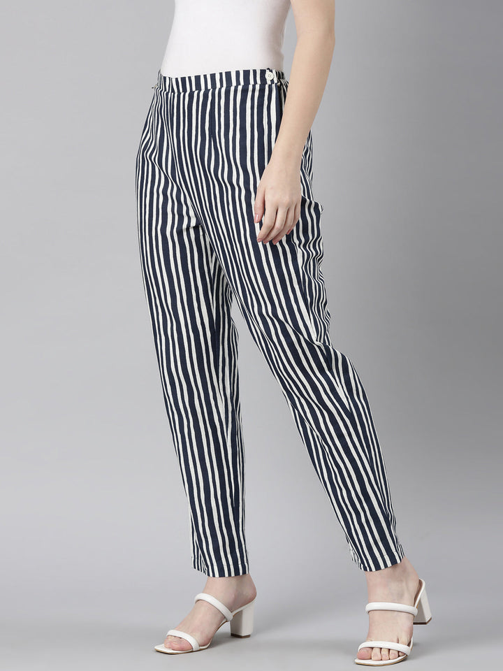 Neerus Blue straight pant bottom - back view