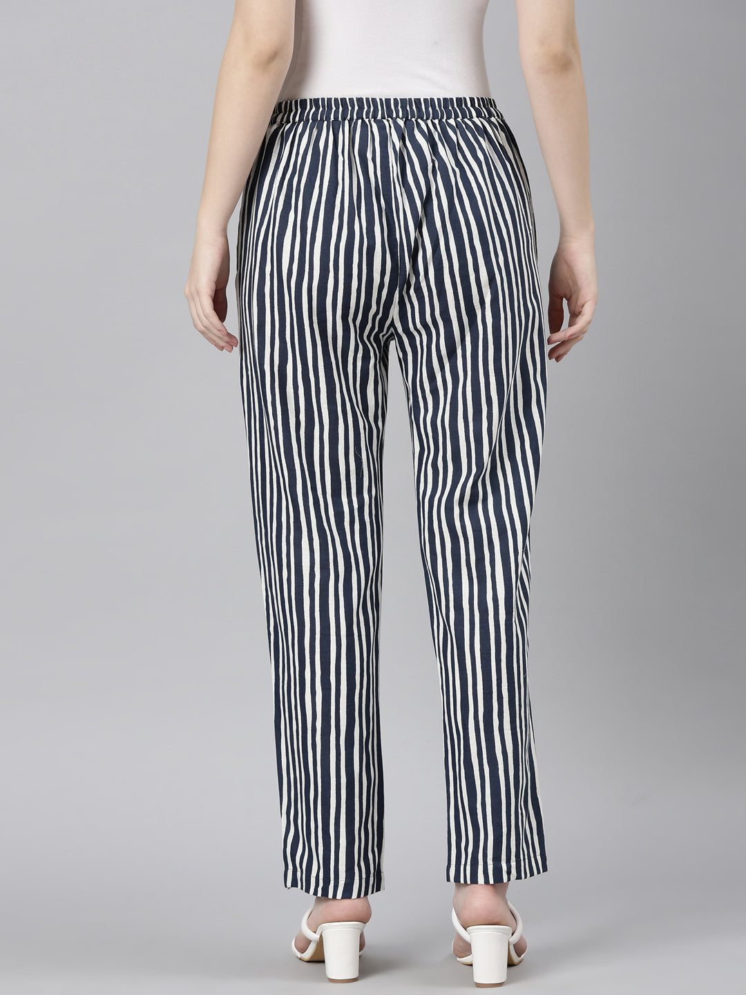Neerus Blue straight pant bottom - side view