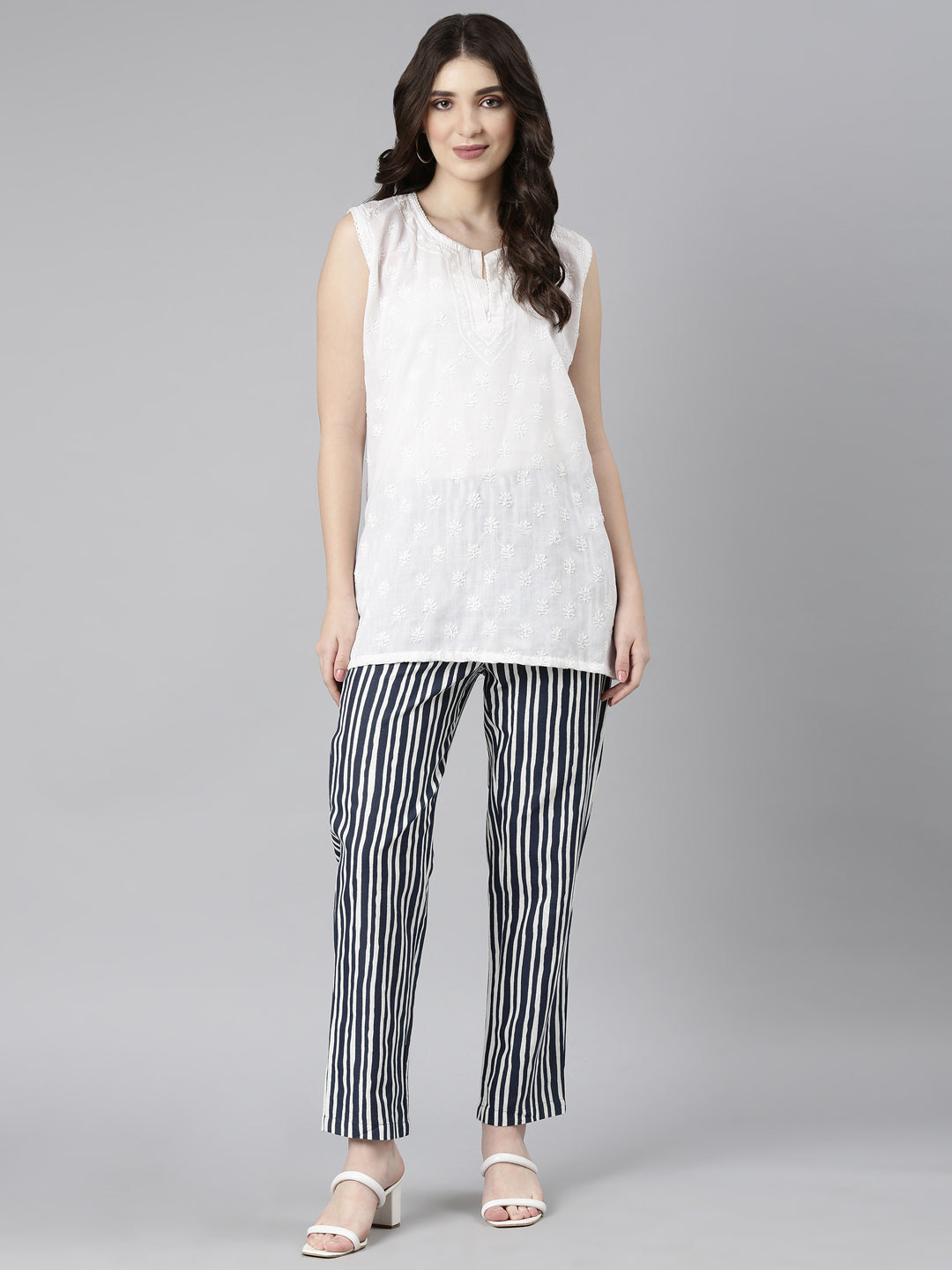 Neerus Blue straight pant bottom - detail view 4