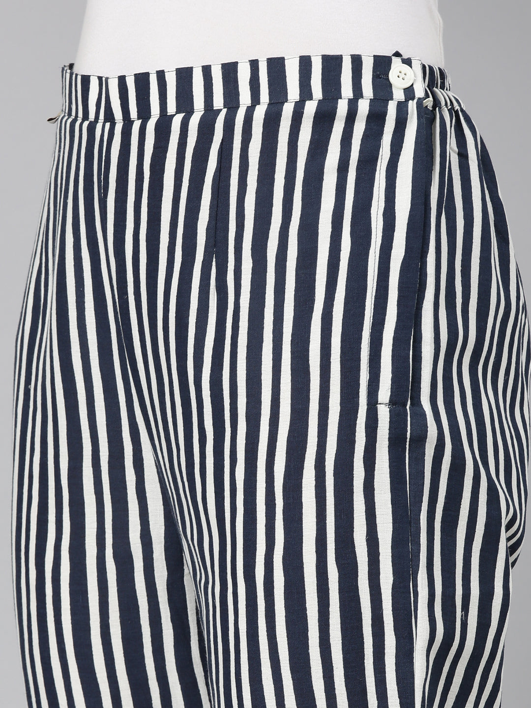Neerus Blue straight pant bottom - detail view 1