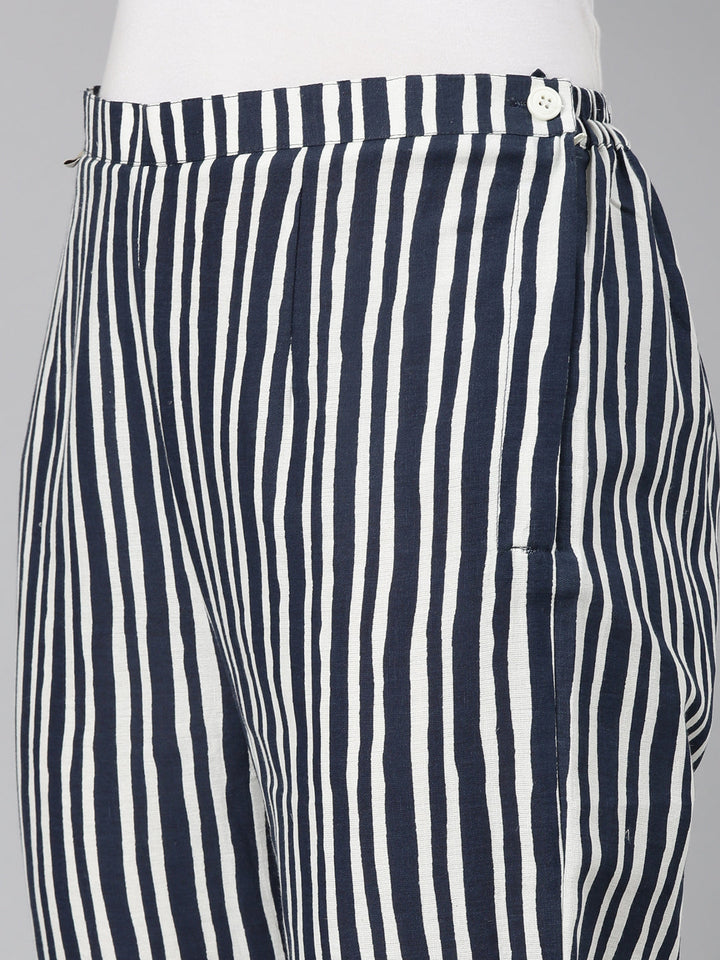 Neerus Blue straight pant bottom - detail view 1