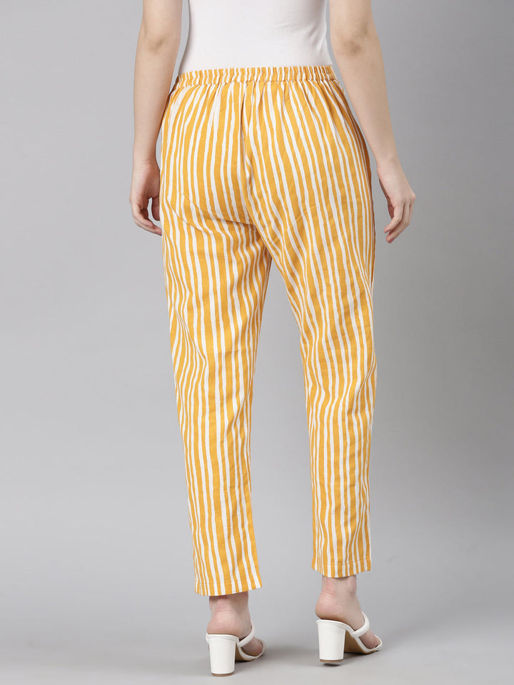 Neerus Yellow solid straight pant - detail view 1
