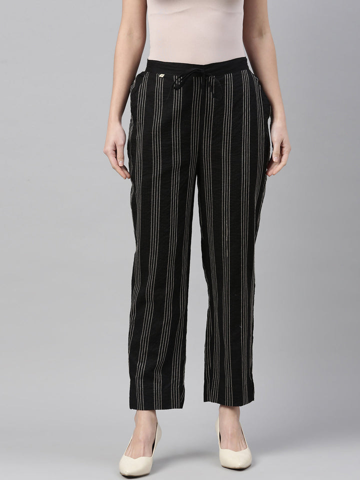 Neerus Black cotton straight pants - detail view 6