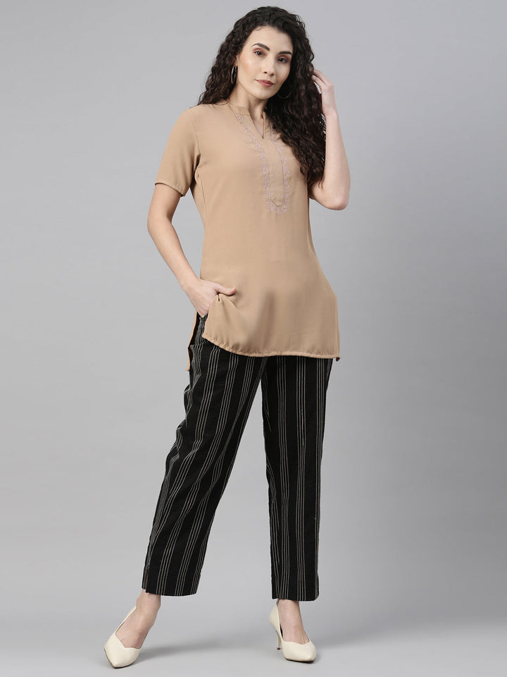 Neerus Black cotton straight pants - front view