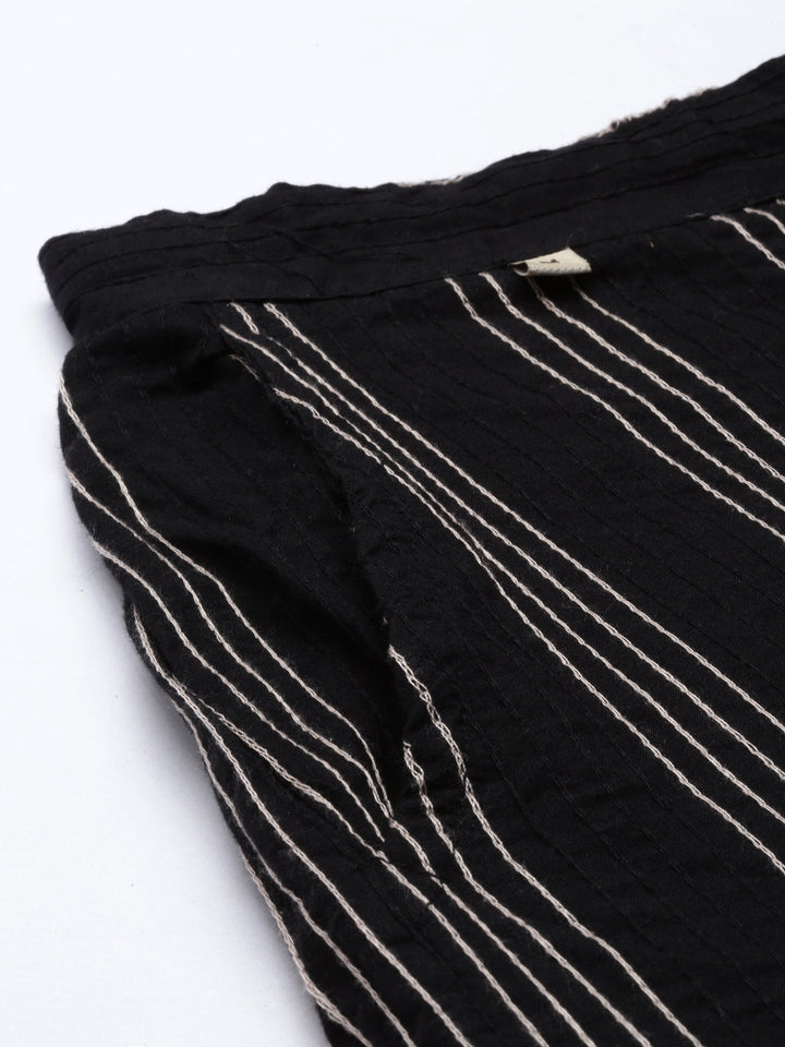 Neerus Black cotton straight pants - detail view 3