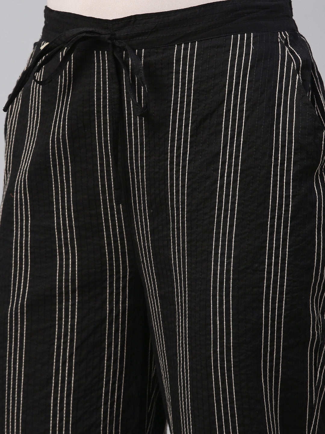 Neerus Black cotton straight pants - detail view 5
