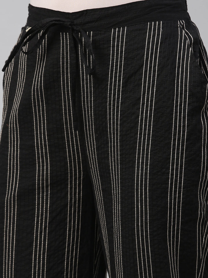Neerus Black cotton straight pants - detail view 5