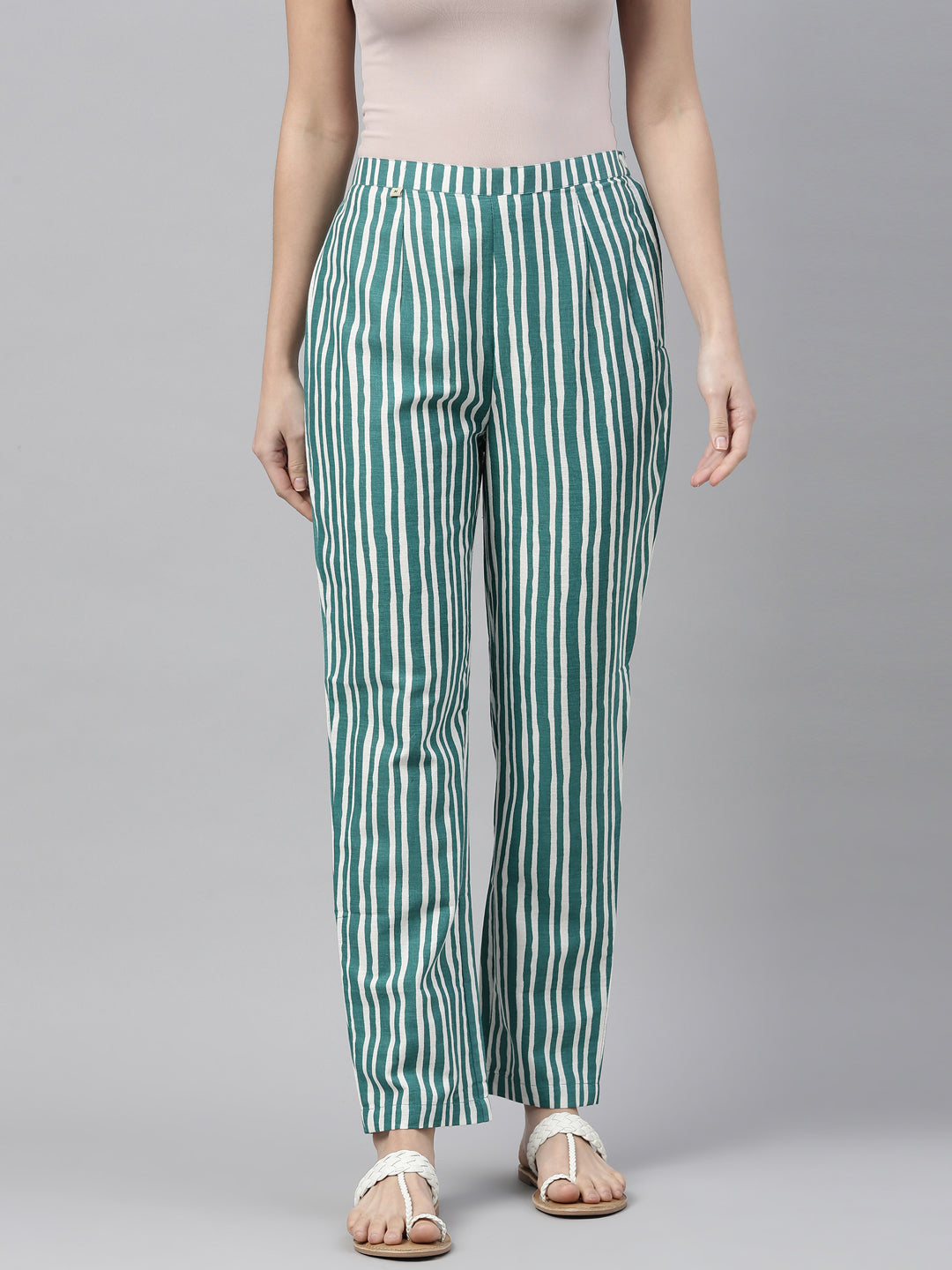Neerus Green cotton solid calf length pant - detail view 5