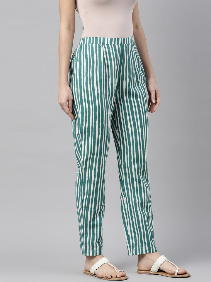 Neerus Green cotton solid calf length pant - back view
