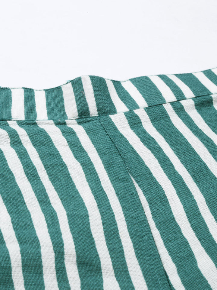 Neerus Green cotton solid calf length pant - detail view 2