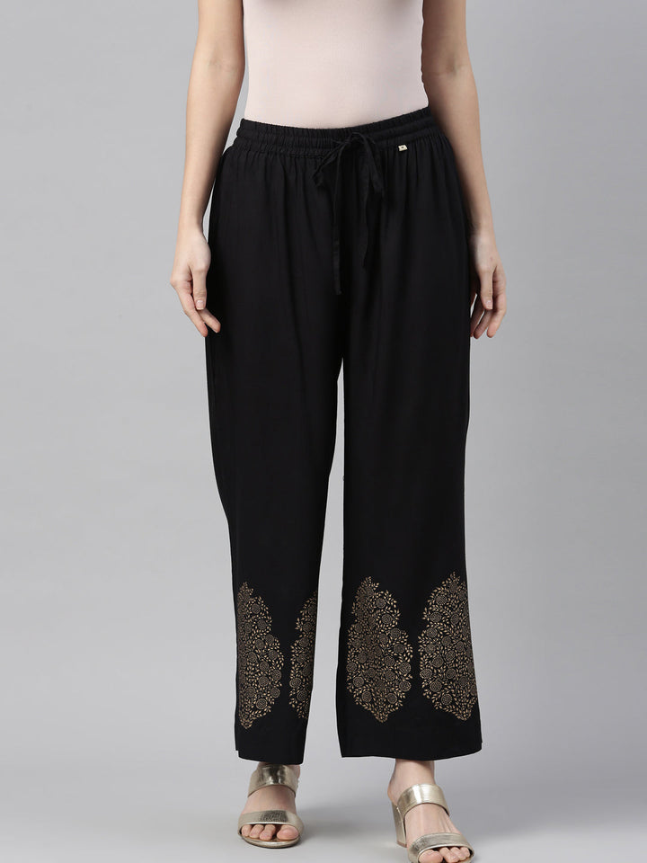 Neerus Black polyester solid palazzo bottom - detail view 5