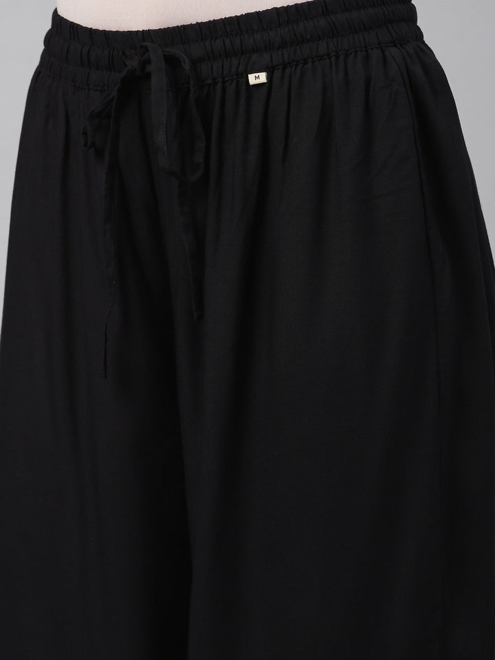 Neerus Black polyester solid palazzo bottom - detail view 4