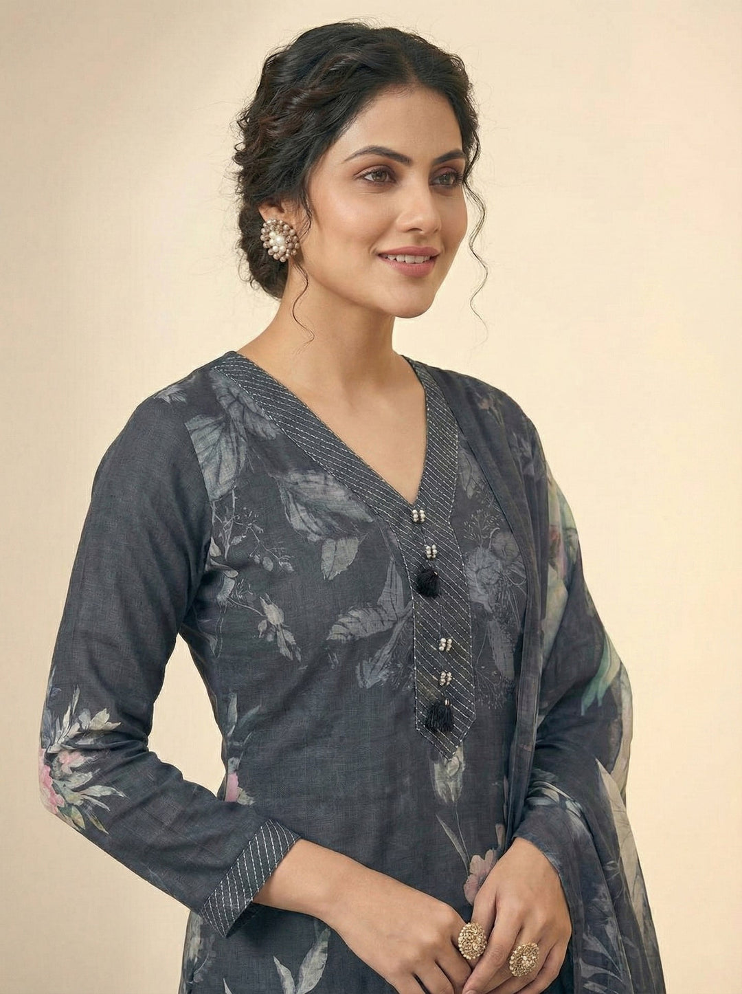 Neerus Black muslin printed suit set - back view