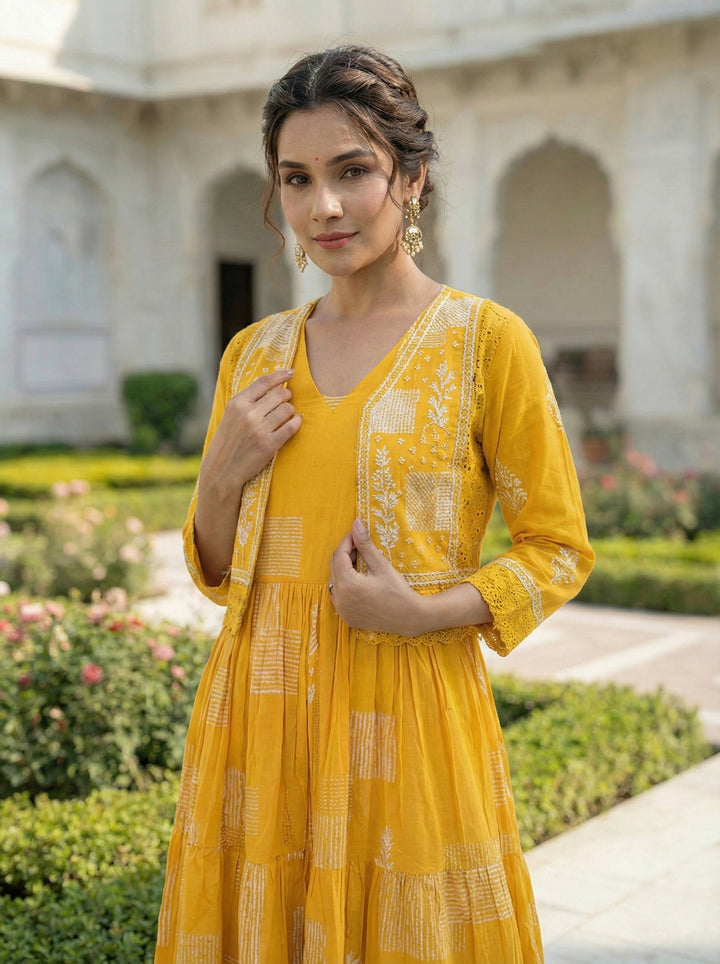 Neerus Yellow cotton digital printed maxi dress - detail view 2