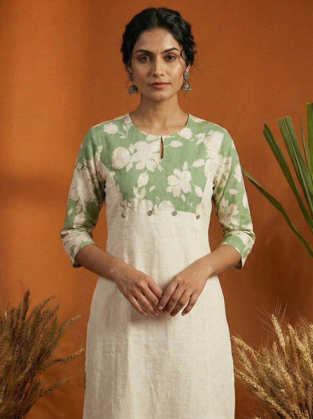 Neerus Green cotton printed suit set - detail view 1