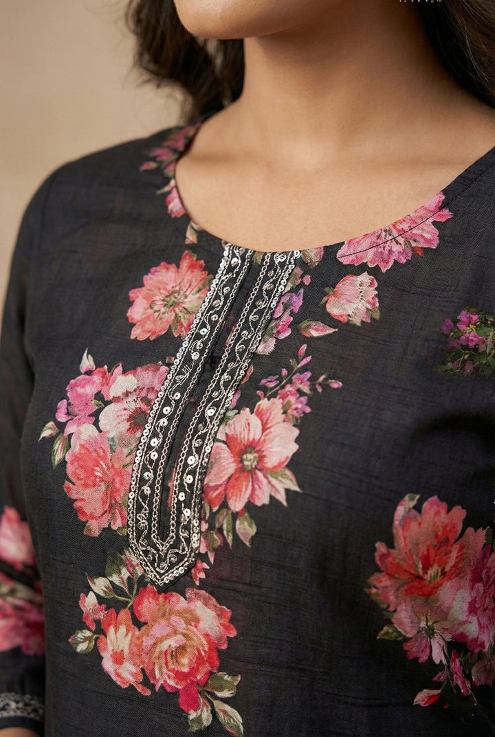 Neerus Black silk digital printed suit set - side view