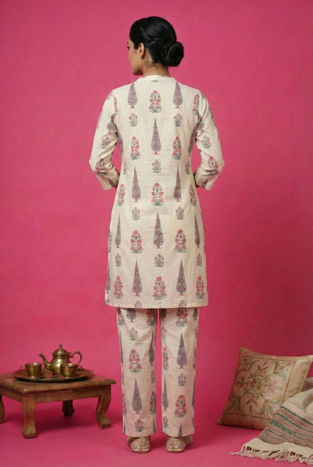 Neerus Pink cotton digital printed suit set - side view