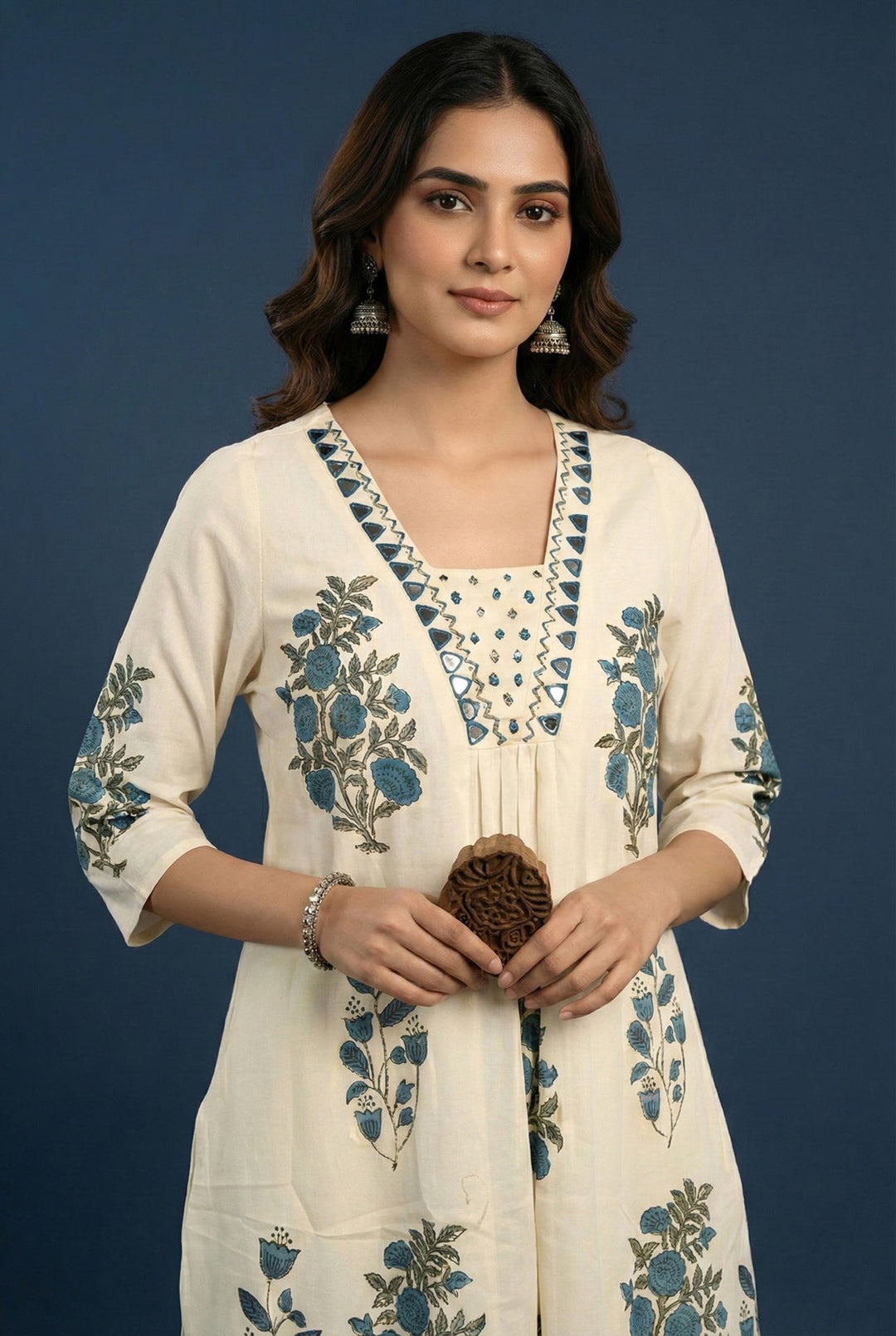 Neerus Green cotton digital printed suit set - detail view 2