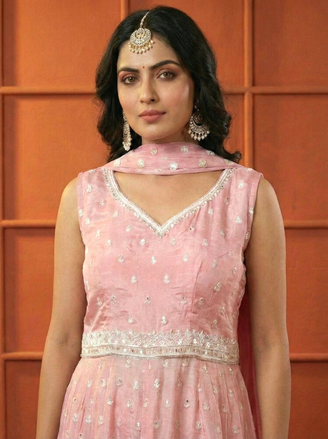 Neerus Pink chinon thread embroidered suit set - detail view 2