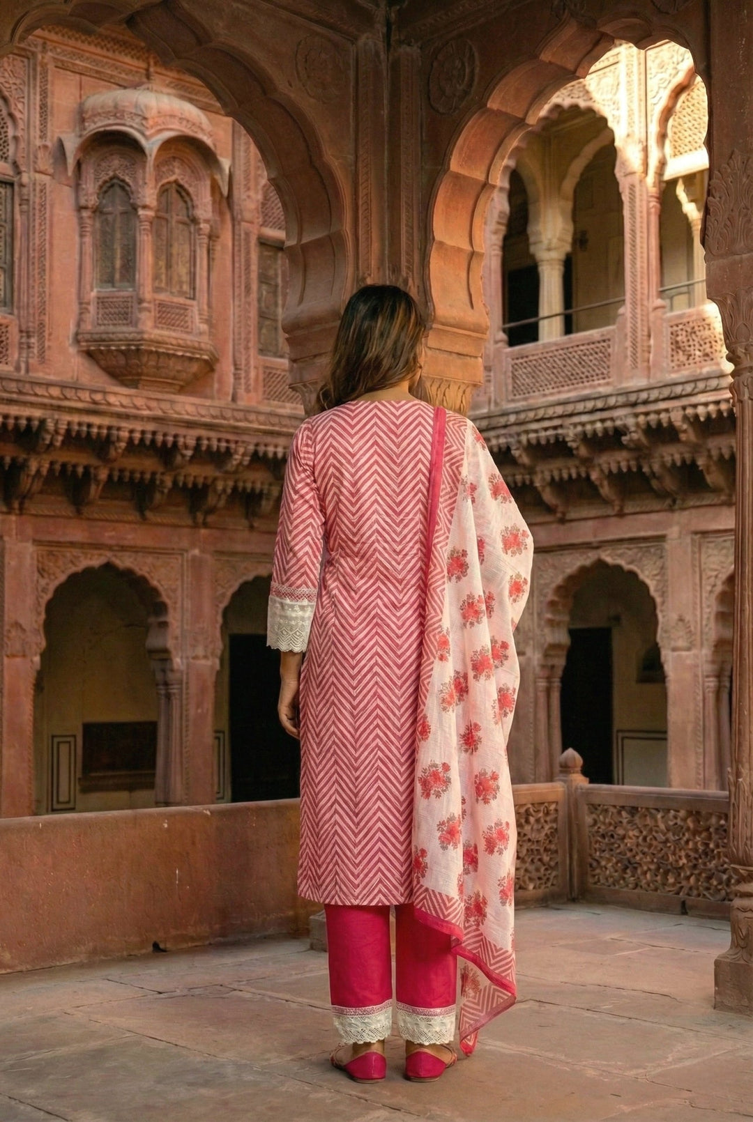 Neerus Pink cotton printed suit set - side view