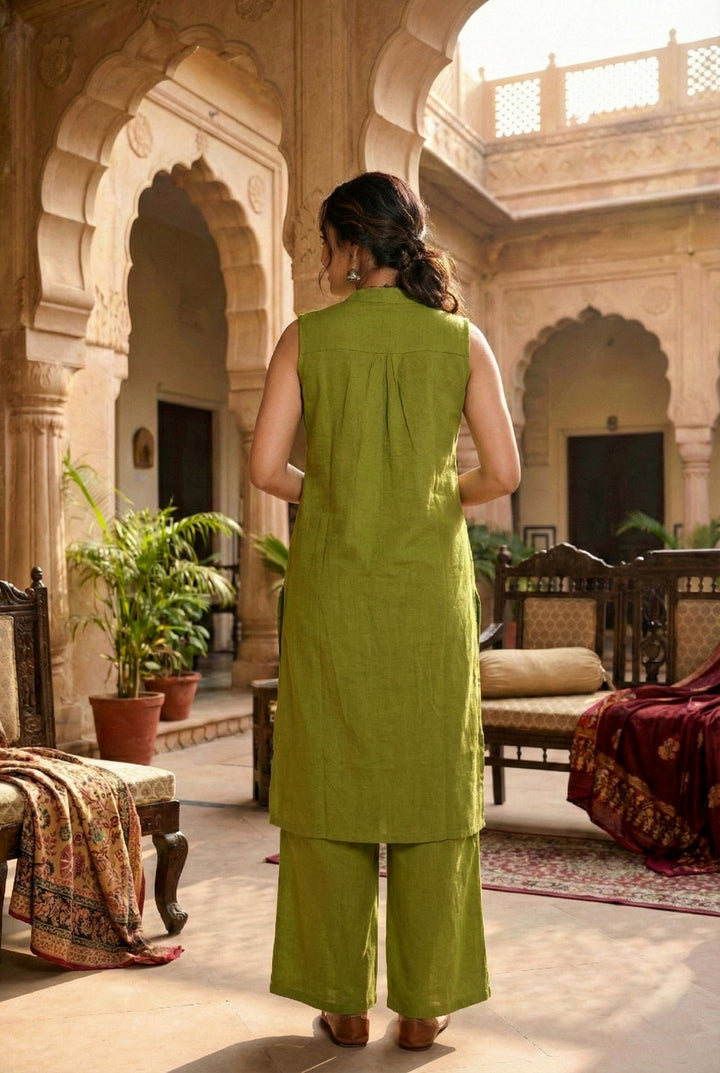 Neerus Green cotton solid suit set - side view