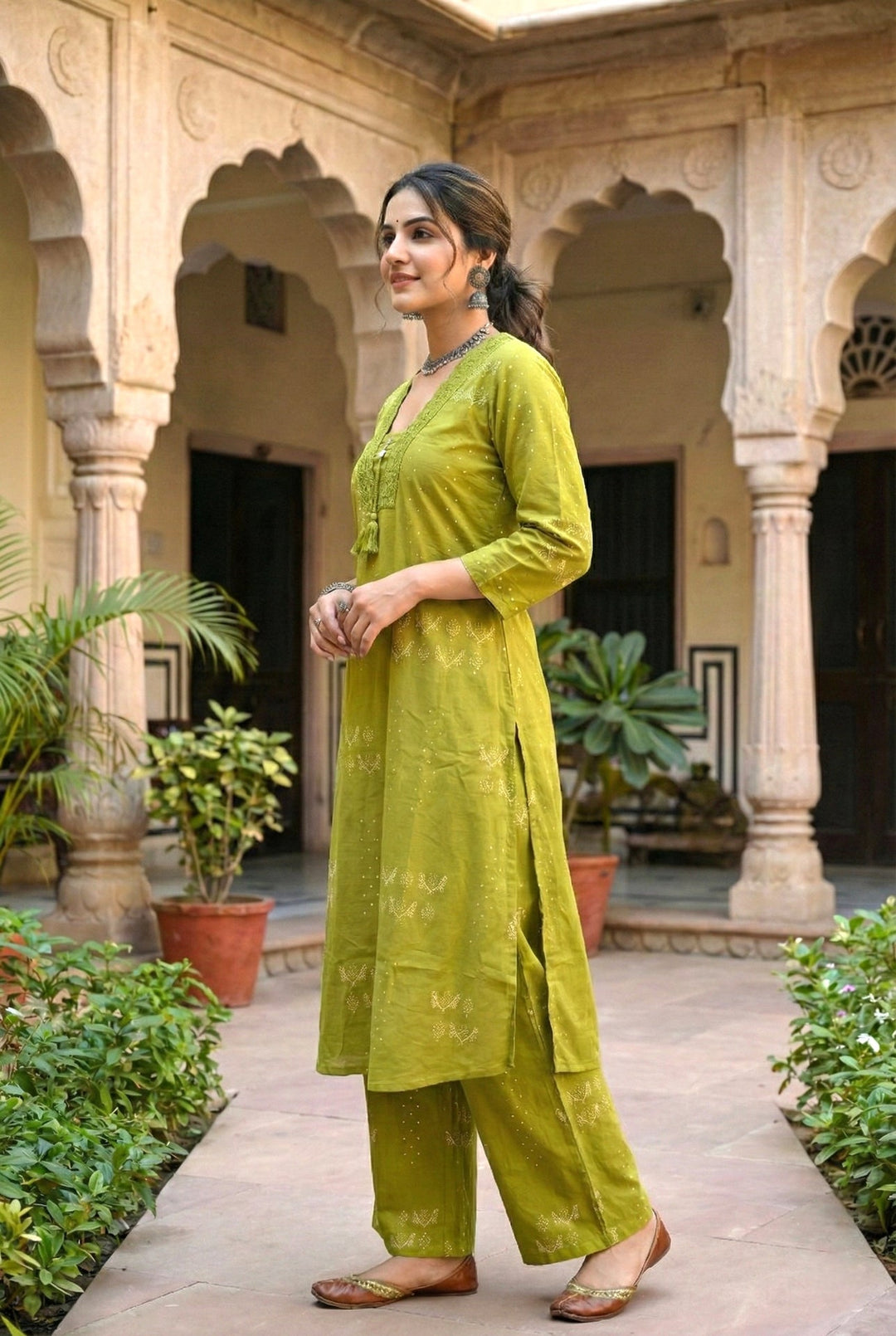 Neerus Green cotton printed suit set - back view