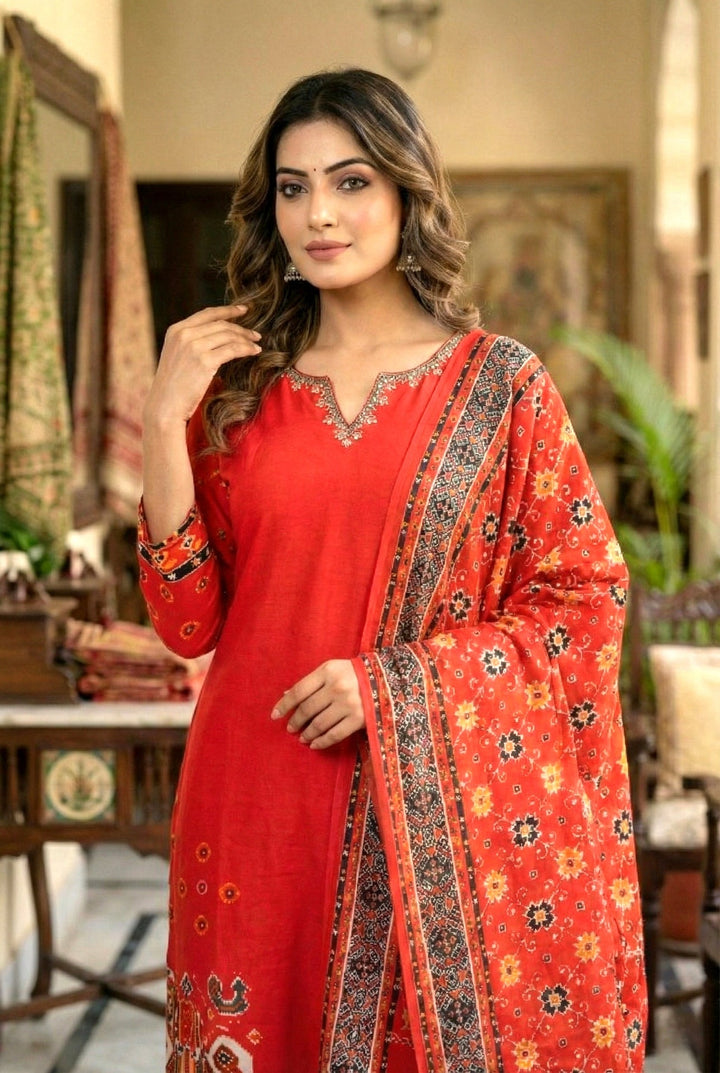 Neerus Red silk hand embroidered suit set - detail view 1