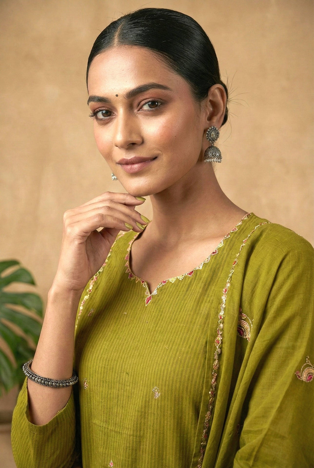 Neerus Green cotton digital printed suit set - detail view 1