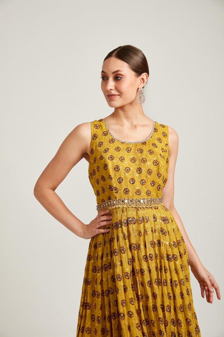 Neerus Yellow gown - side view