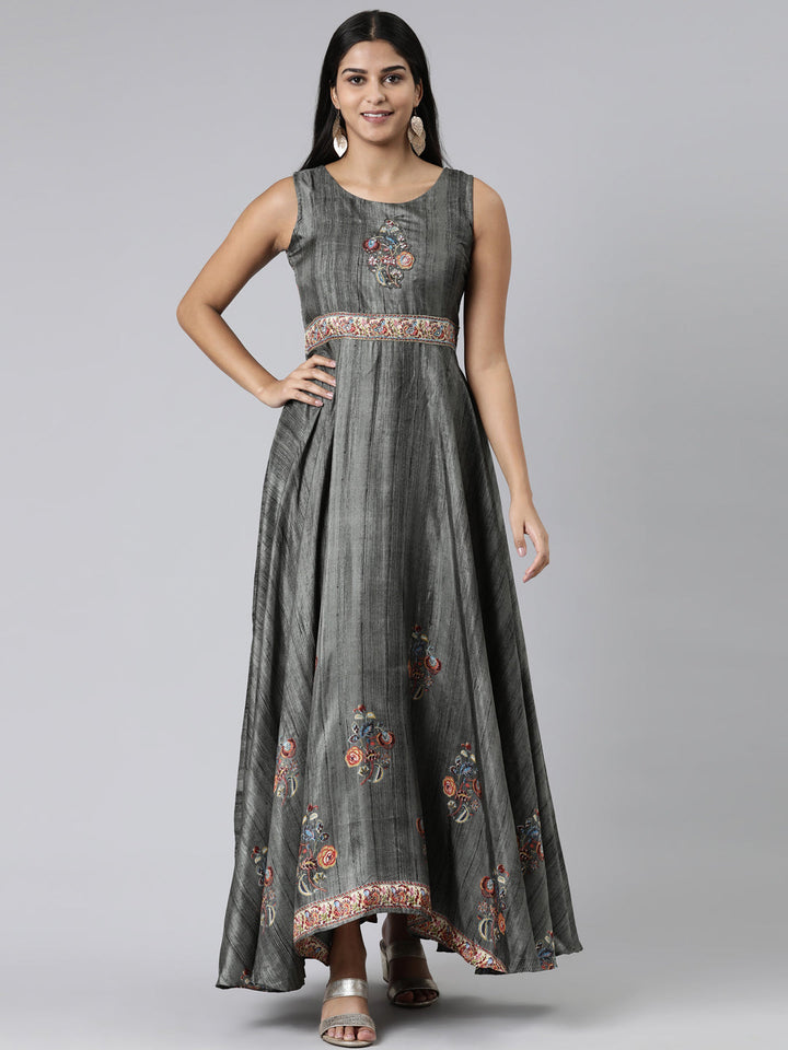Neerus Green polyester embroidered maxi dress - front view