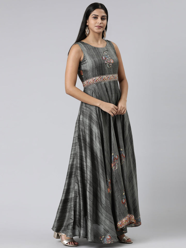 Neerus Green polyester embroidered maxi dress - back view