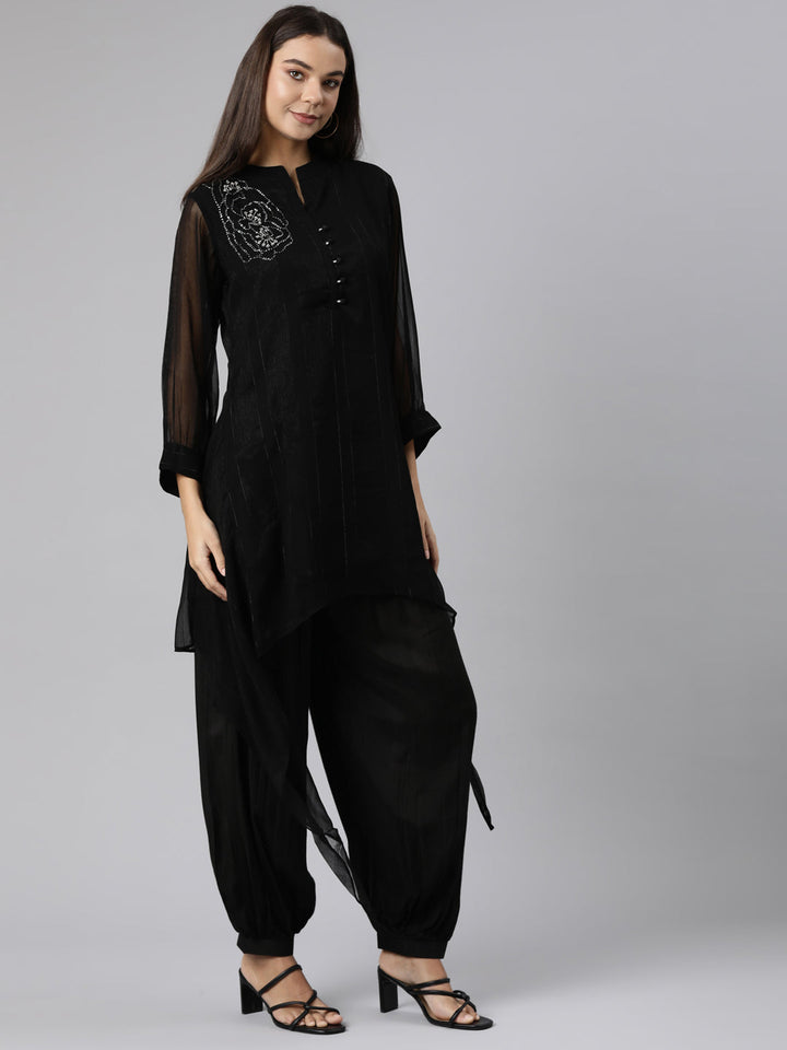 Neerus Black solid high-low co-ord set kurta and salwar - back view