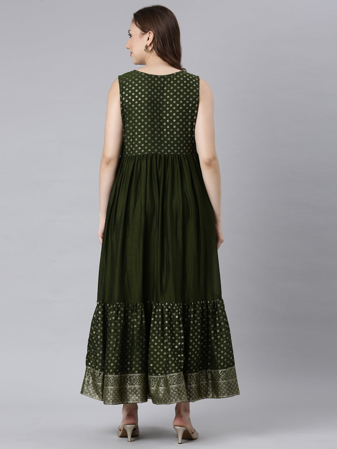 Neerus Green raw silk printed flared maxi dress - detail view 1
