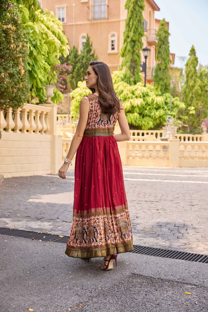 Neerus Maroon polyester solid maxi dress - detail view 1