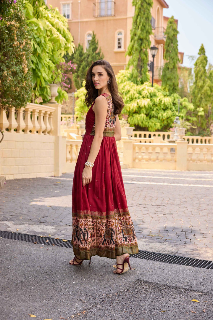 Neerus Maroon polyester solid maxi dress - detail view 2