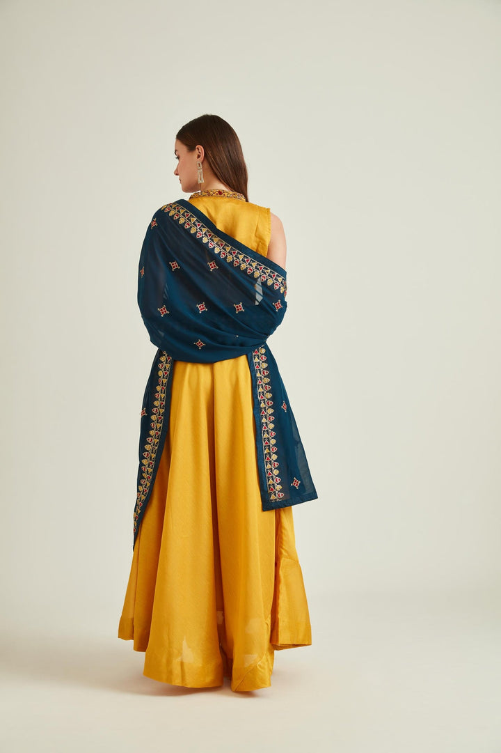 Neerus Yellow Chanderi embroidered anarkali kurta set - back view