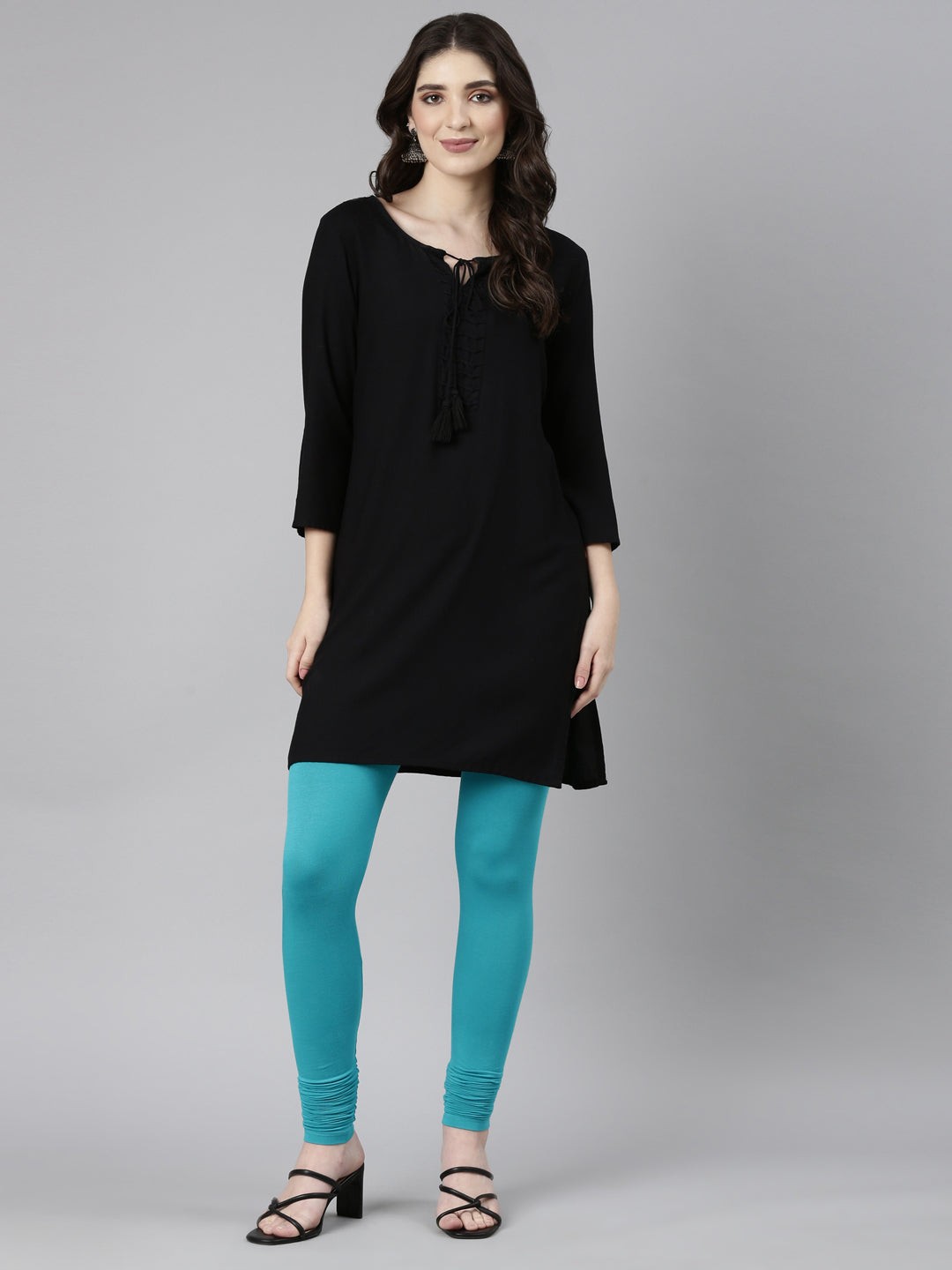 Neerus Green solid straight legging - detail view 2