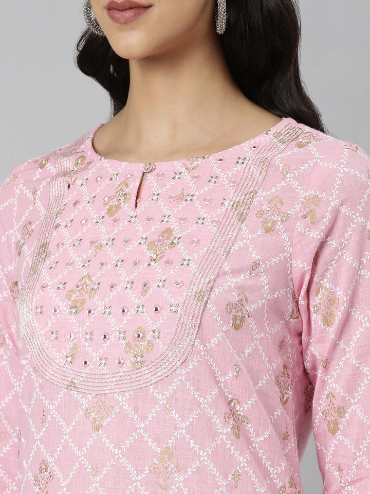 Neerus Pink Casual Floral Straight Kurtas