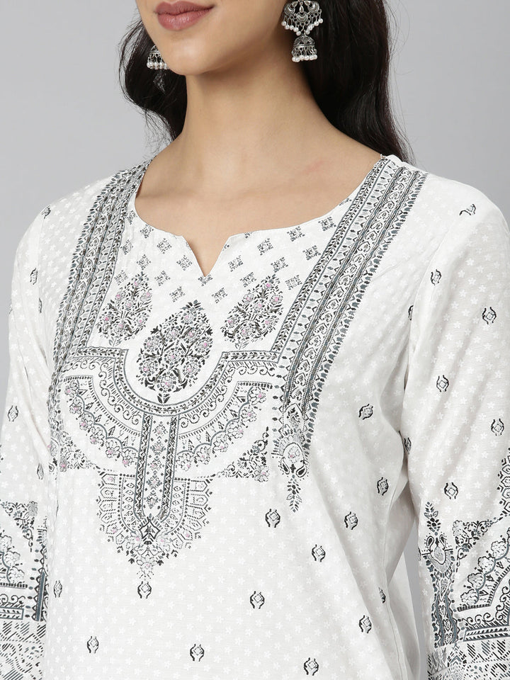 Neerus Black Casual Floral Straight Kurtas