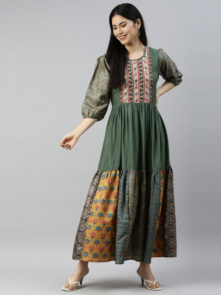Neerus Green modal printed kurti - detail view 2