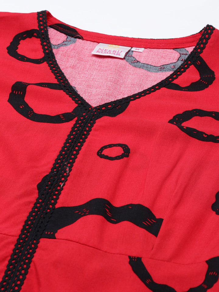 Neerus Red cotton anarkali kurta curved hem - detail view 3