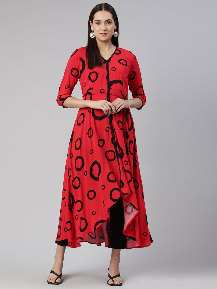 Neerus Red cotton anarkali kurta curved hem - front view