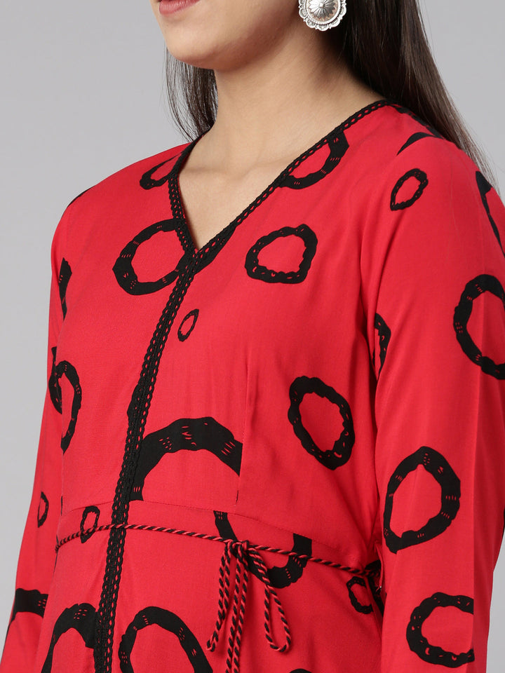 Neerus Red cotton anarkali kurta curved hem - detail view 1