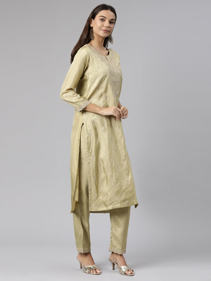 Neerus Green printed floral straight suit set - side view