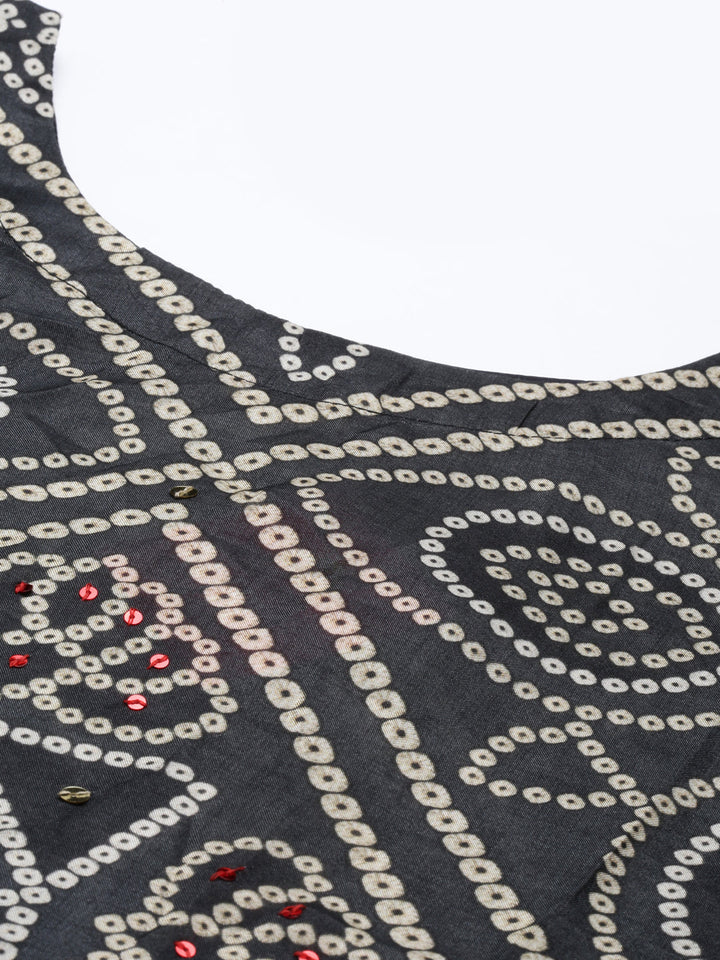 Neerus Green rayon printed kaftan dress - detail view 4