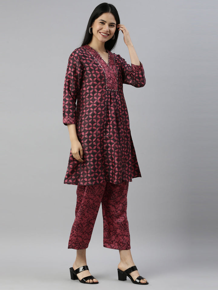 Neerus Pink cotton printed suit set - detail view 1