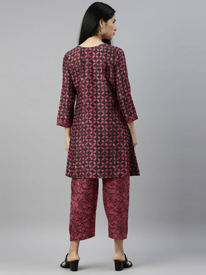 Neerus Pink cotton printed suit set - detail view 2