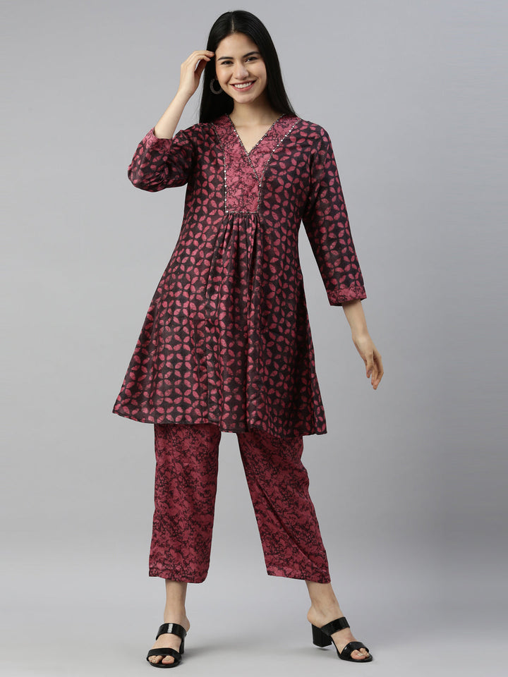 Neerus Pink cotton printed suit set - detail view 3