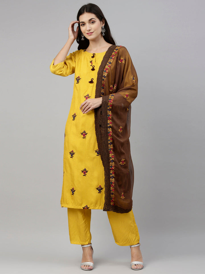 Neerus Yellow silk suit set - front view